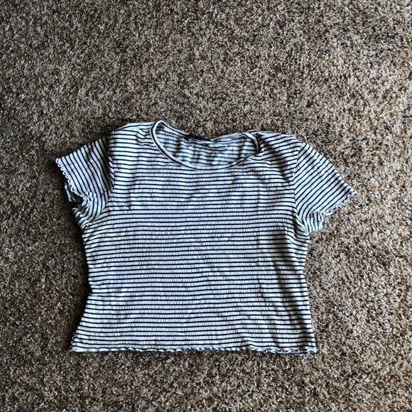 American Eagle Outfitters Tops - AMERICAN EAGLE 🦅 White/Black Crop Top - Size M